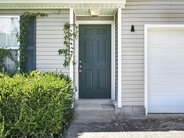 256 Executive Ave #A — Photo 4