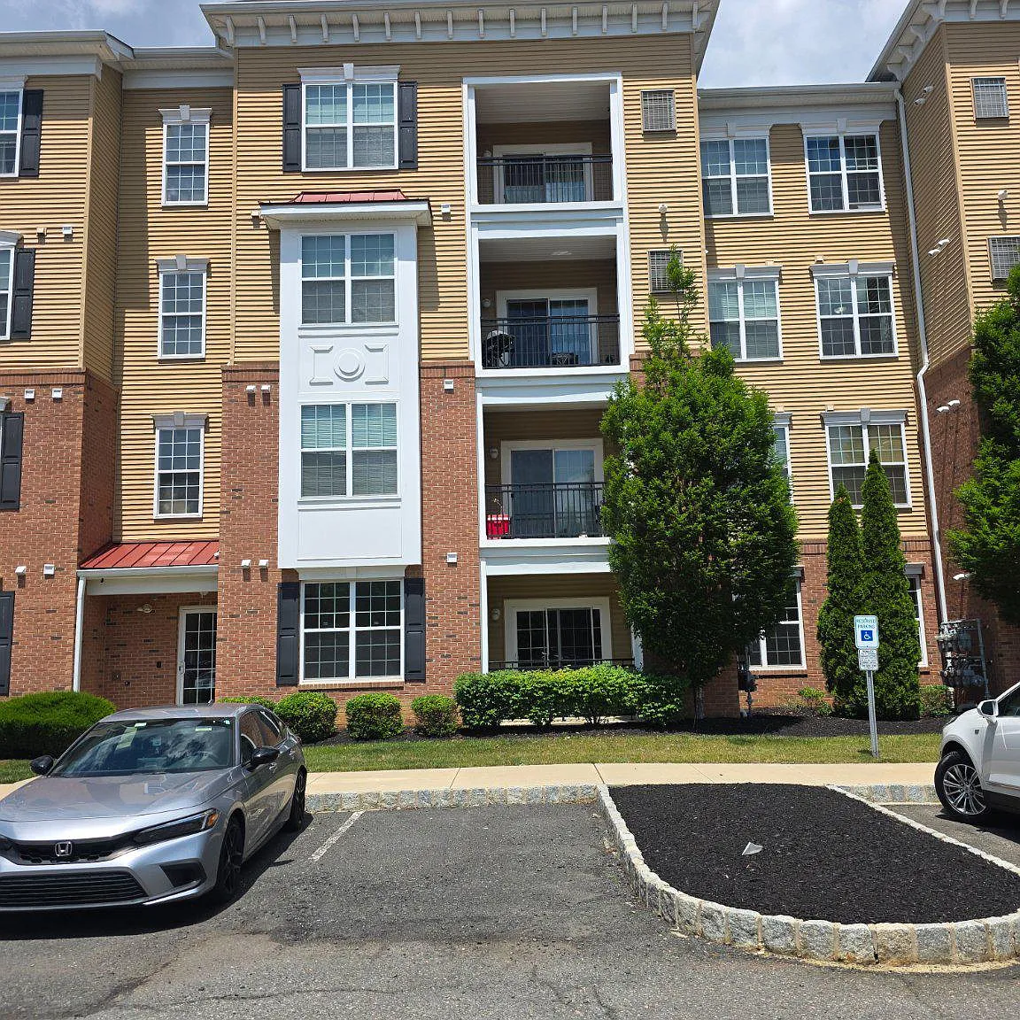 2 bed, 2.0 bath, 1138 sqft, $2,350 — Photo 1