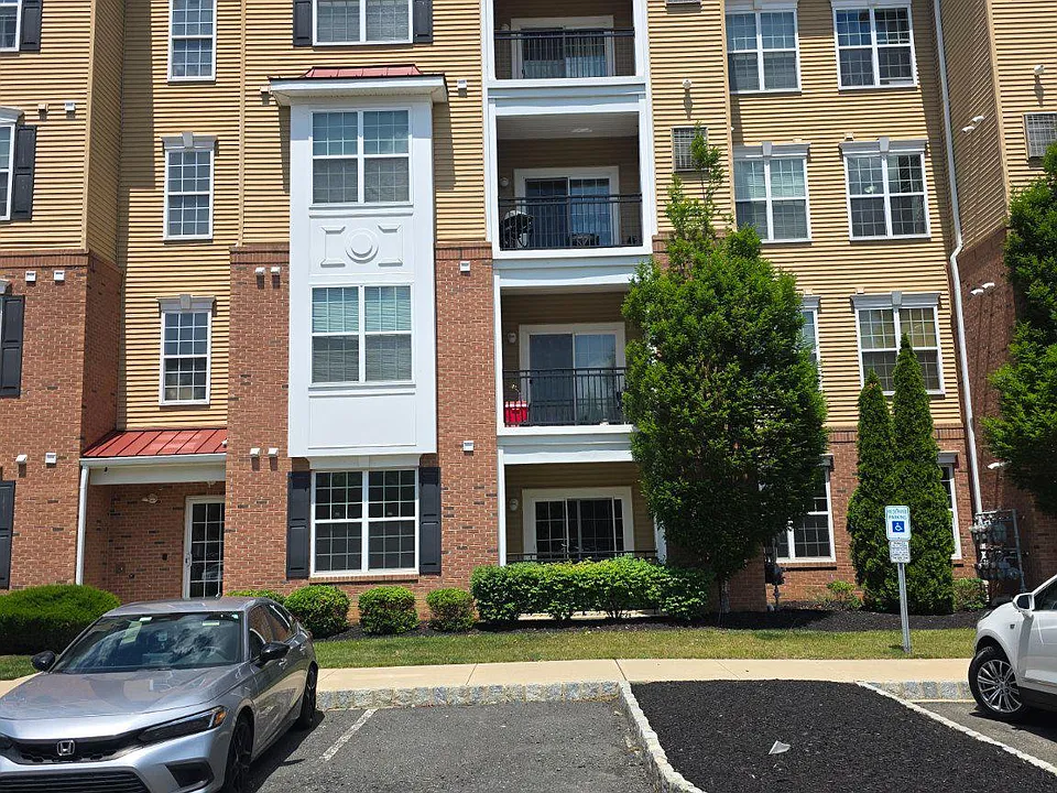 1115 Halifax Pl