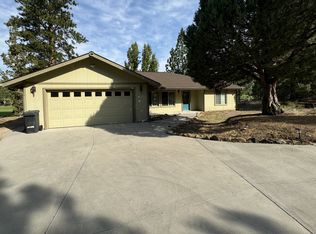 17305 Lake Shore Dr, Weed, CA 96094