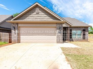 505 W Laurel Ave, Rogers, AR 72758