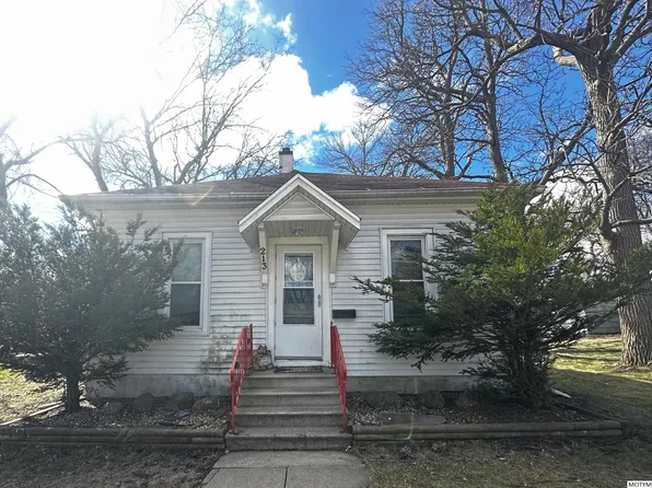 213 7th St SW, Mason City, IA 50401