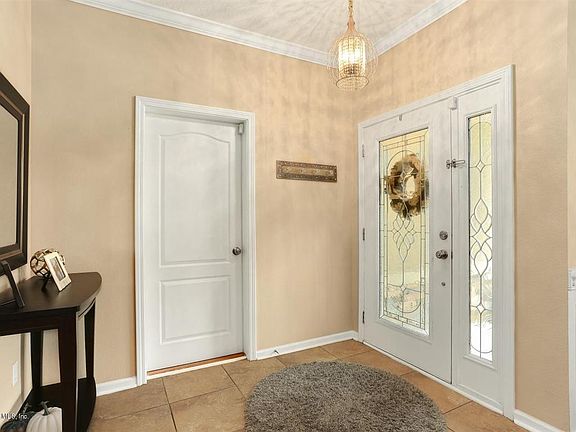 3rd image of 301 N Bellagio Dr