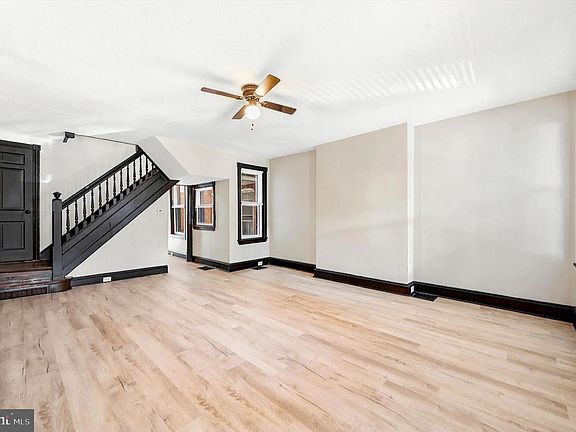 4th image of 227 W 22nd St