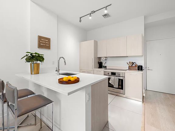 5th image of 501 NE 31st St Unit 304