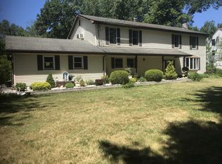 27 Warren Dr, Hopewell Junction, NY 12533