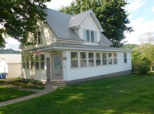 412 W Jennings Rd, Viola, WI 54664