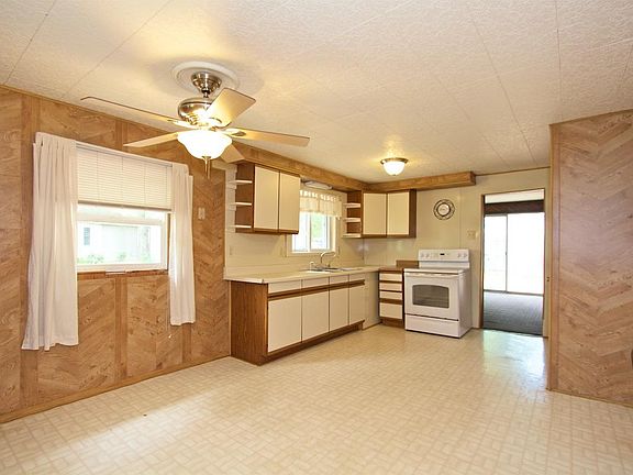 5th image of 504 Oakwood Beach Dr