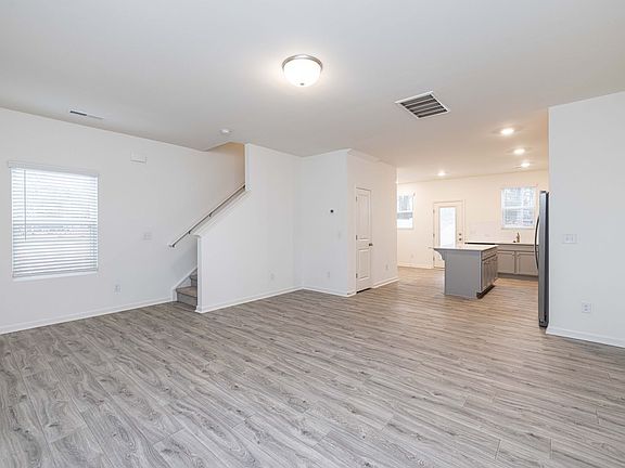 4th image of 472 Kincaid Rd