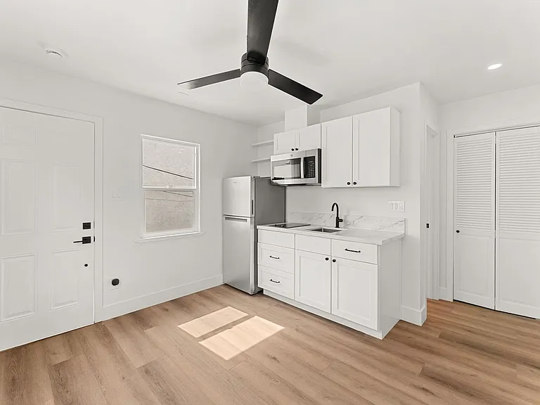 749-749.5 York Ct #7495 YORK COURT — Photo 4