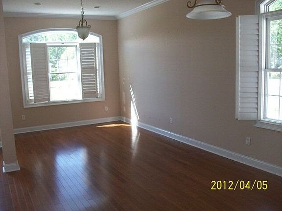 2nd image of 15 Niblick Ct