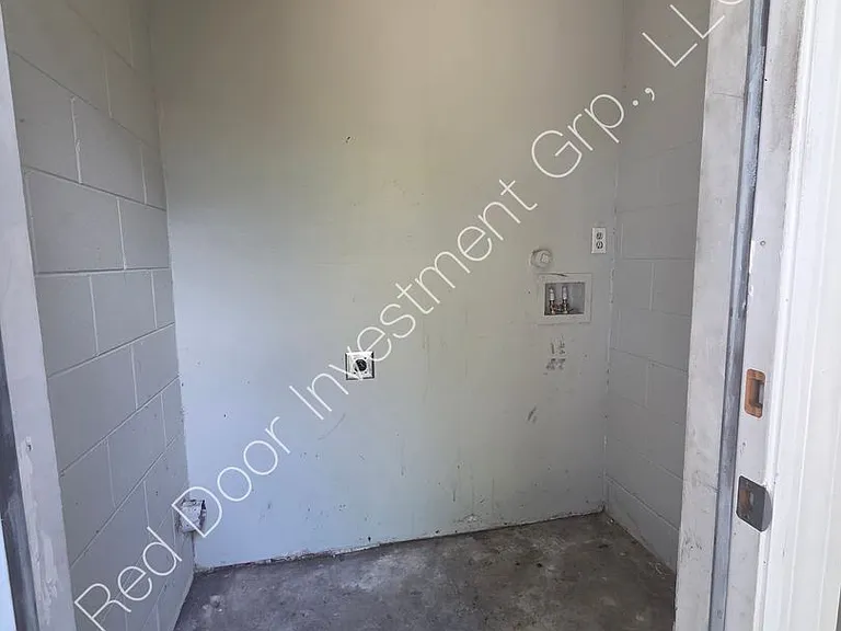 1127 Beecher St — Photo 29