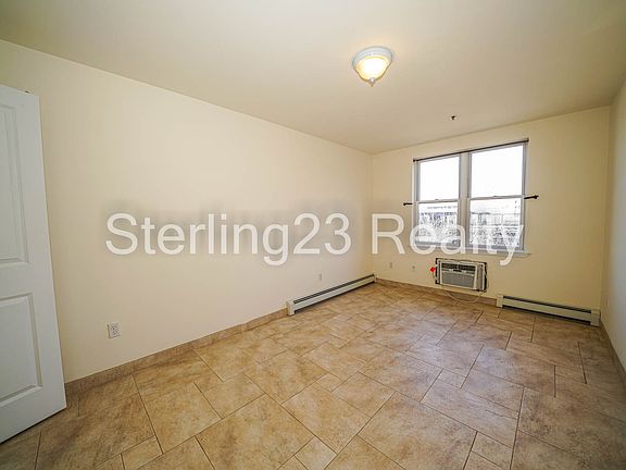5th image of 3013 30th St APT 2B