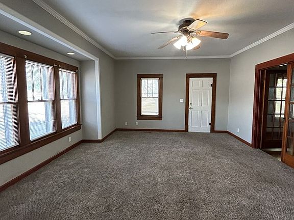 2nd image of 102 W Washington Ave