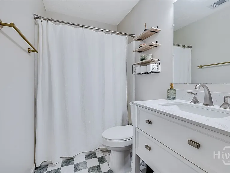 110 Embassy Ct — Photo 23