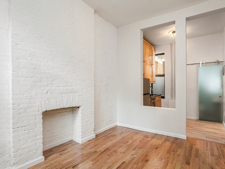 1st image of 30 Cornelia St APT 3