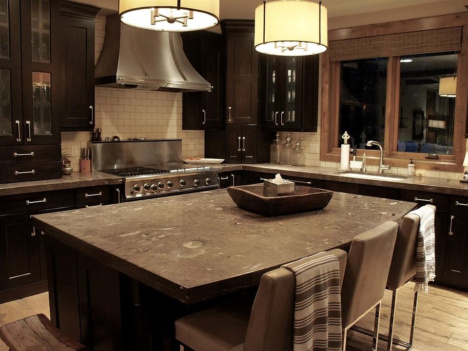 2nd image of 122 Allen Cir