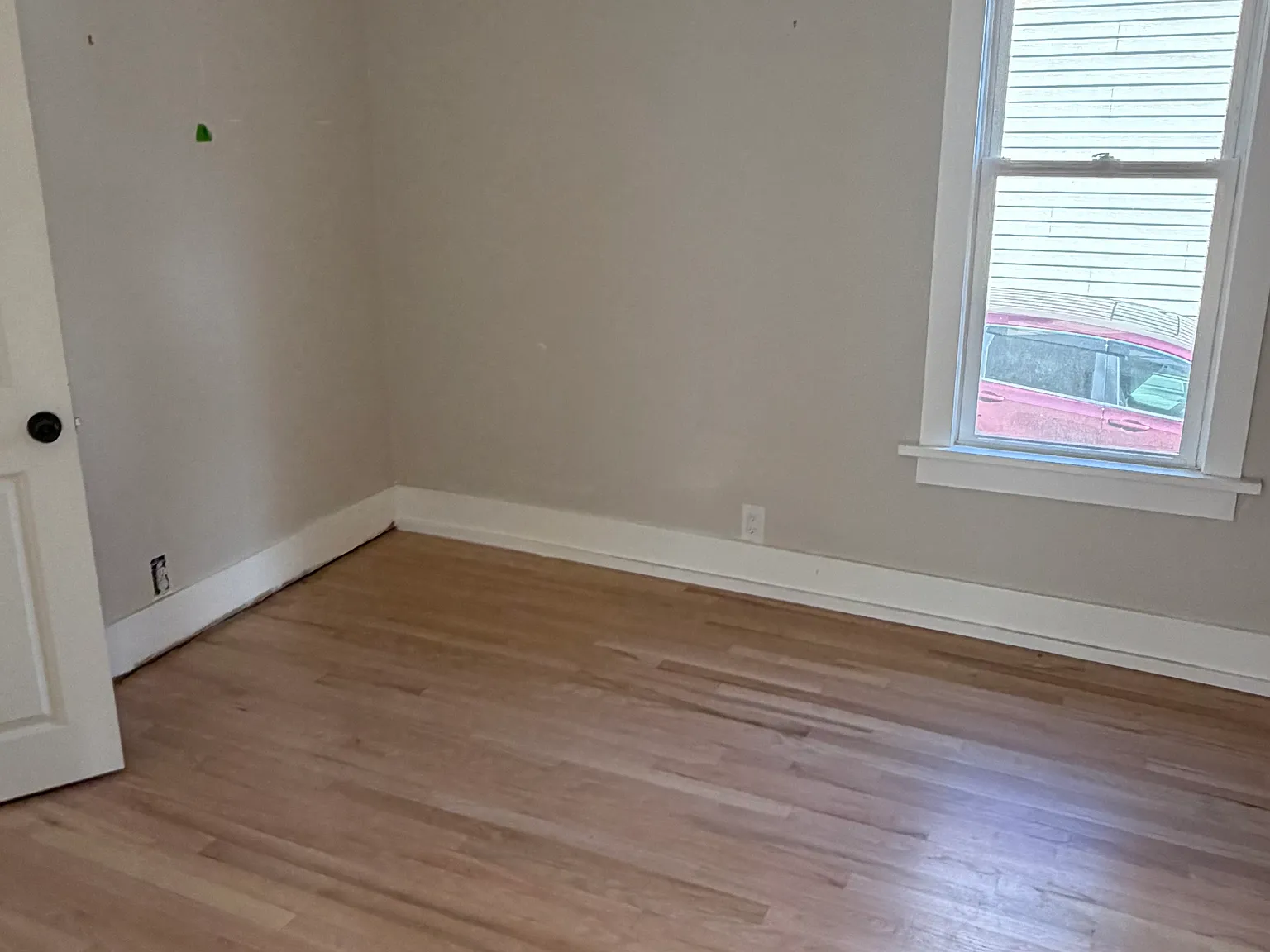 3 bed, 1000 sqft, $1,300 — Photo 2