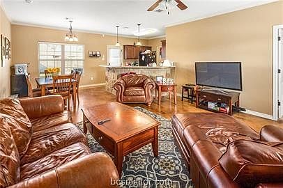 3rd image of 410 Deacon Dr