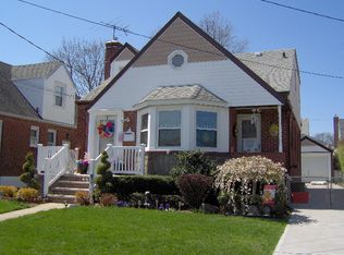 44 Jefferson St, Franklin Square, NY 11010