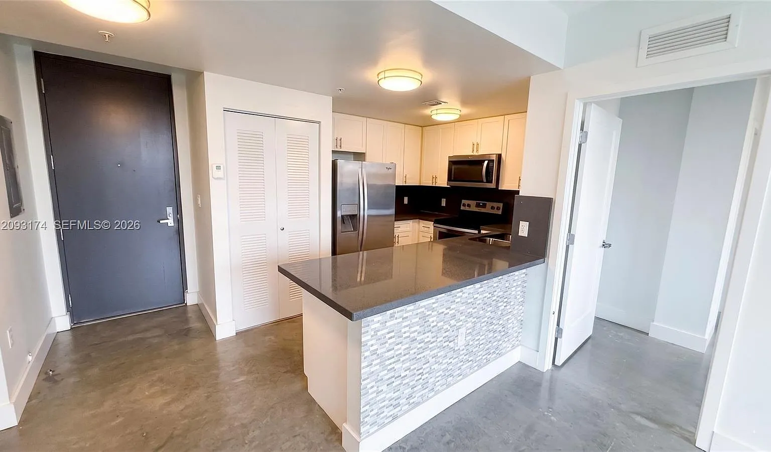 2 bed, 1.0 bath, 840 sqft, $2,150 — Photo 2