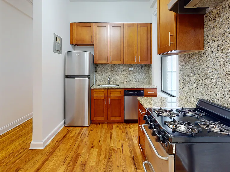 245 W 51st St #607 — Photo 2