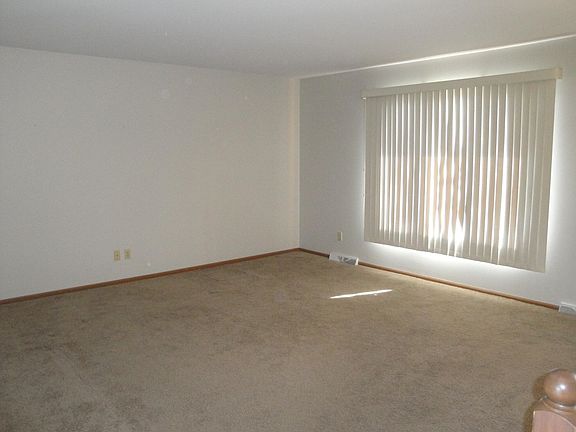 3rd image of 11724 S Magoun Dr