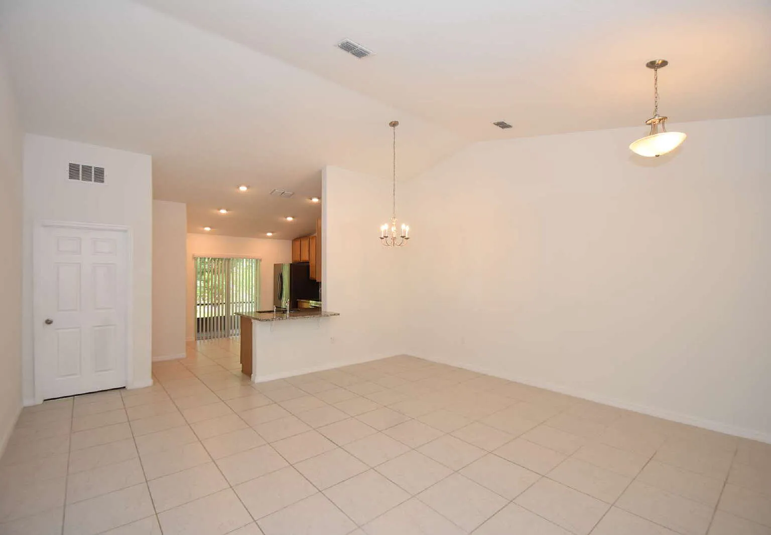 3 bed, 2.0 bath, 1215 sqft, $1,695 — Photo 4