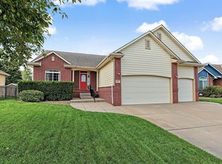 3037 N Triple Creek Dr, Derby, KS 67037