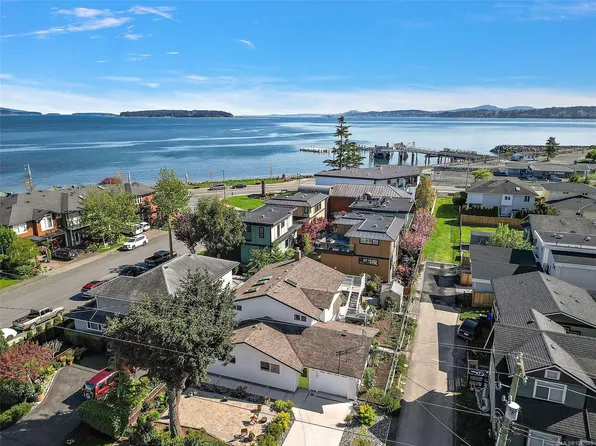 2485 Orchard Ave, Sidney, BC V8L 1V4