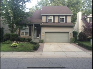 320 Lake Forest Dr, Waterford, MI 48327