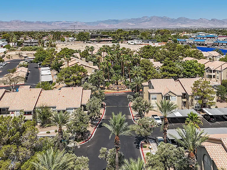 Gloria Park Villas — Photo 40