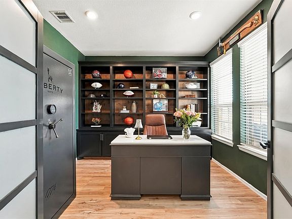 4th image of 23819 Calabria Ct
