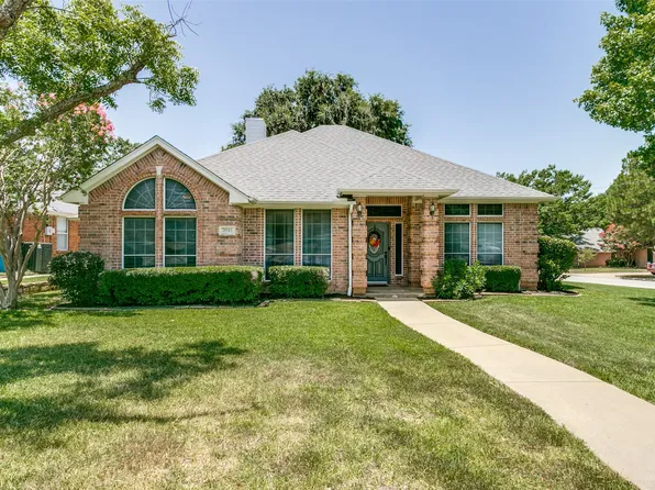 7041 Spanish Oaks Dr, North Richland Hills, TX 76182