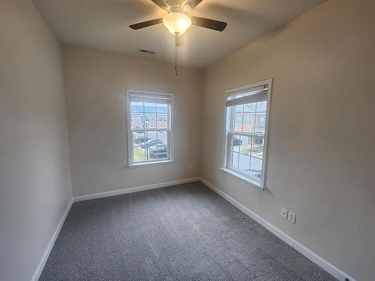 1136 Winsford Ln — Photo 16