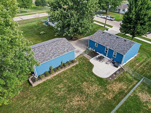 3rd image of 515 Elm Ave