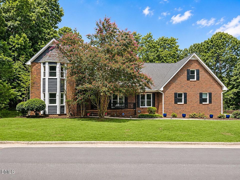 1st image of 3735 Stoneybrook Dr