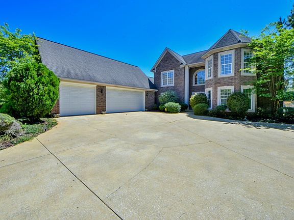 2nd image of 2720 Lake Crest Dr