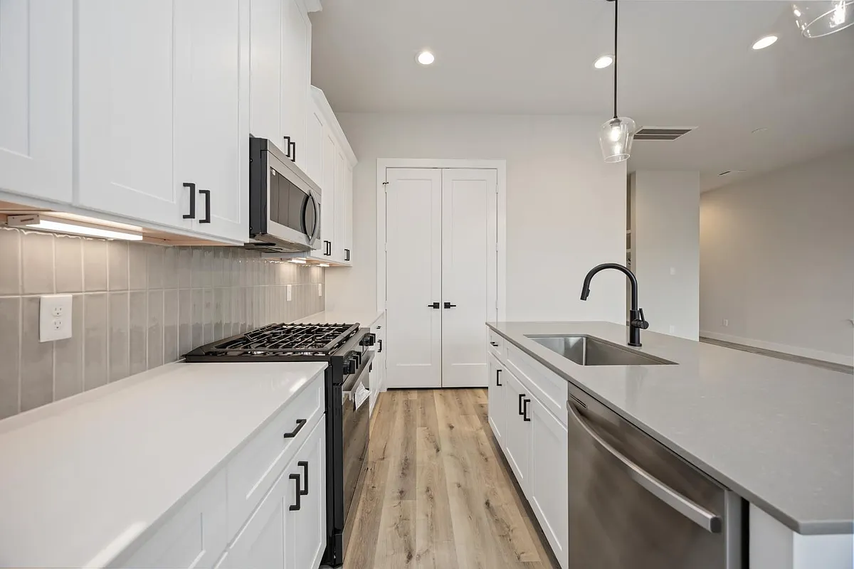 Unit Photo - 6111 De Campo St