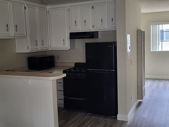 4th image of 1160 Newport Ave #105