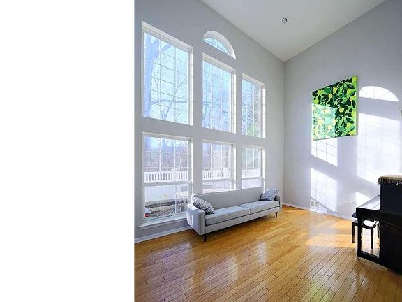 4th image of 301 Kentshire Ct #178