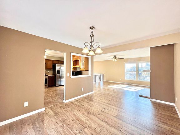 5th image of 2020 Myra Ave