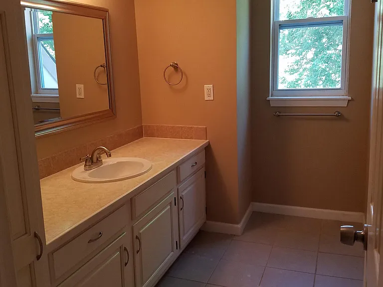10209 W Carr St — Photo 3