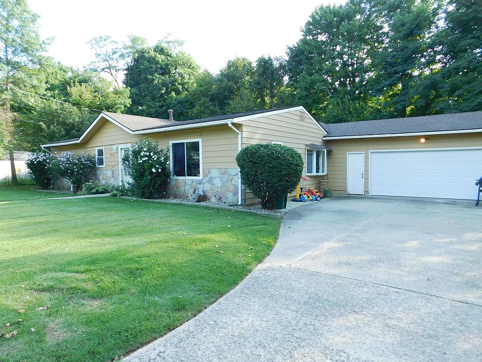 1st image of 70140 Maple Dr