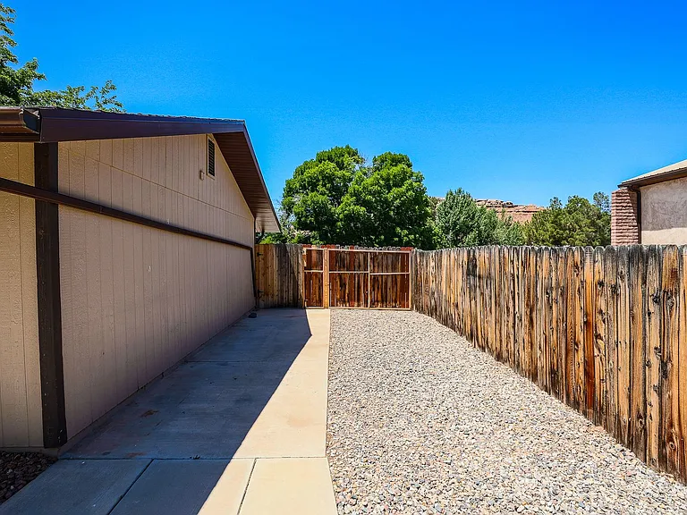 2821 Juniper Cir — Photo 4