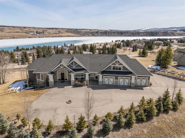 221 E Emerald Bay Dr, Rocky View County, AB T3Z 3G1