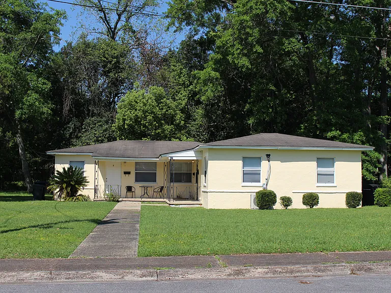 867 Campus Cir #1 — Photo 1