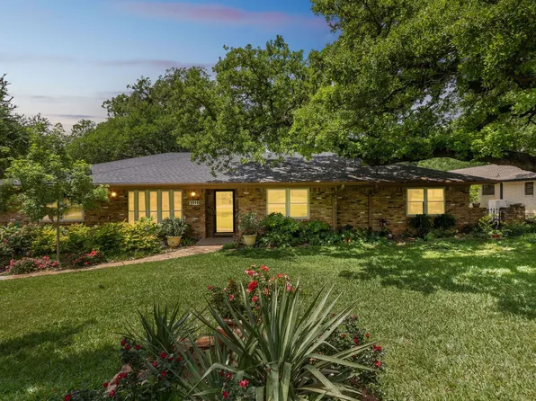2313 Vega St, Grand Prairie, TX 75050
