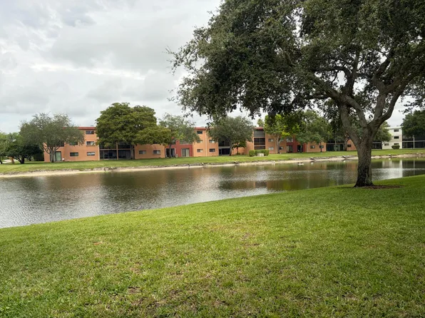 5550 Witney Drive #102, Delray Beach, FL 33484