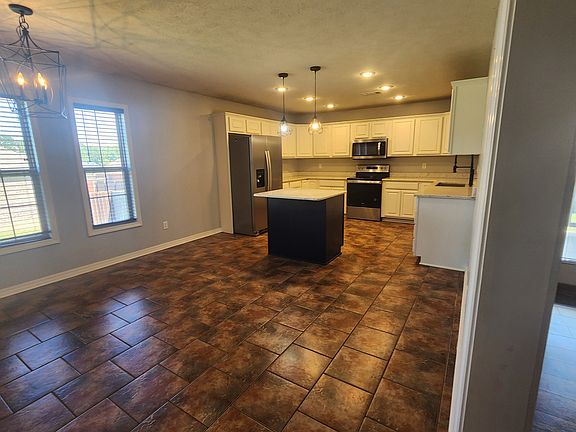 5th image of 50 Rebecca Ln